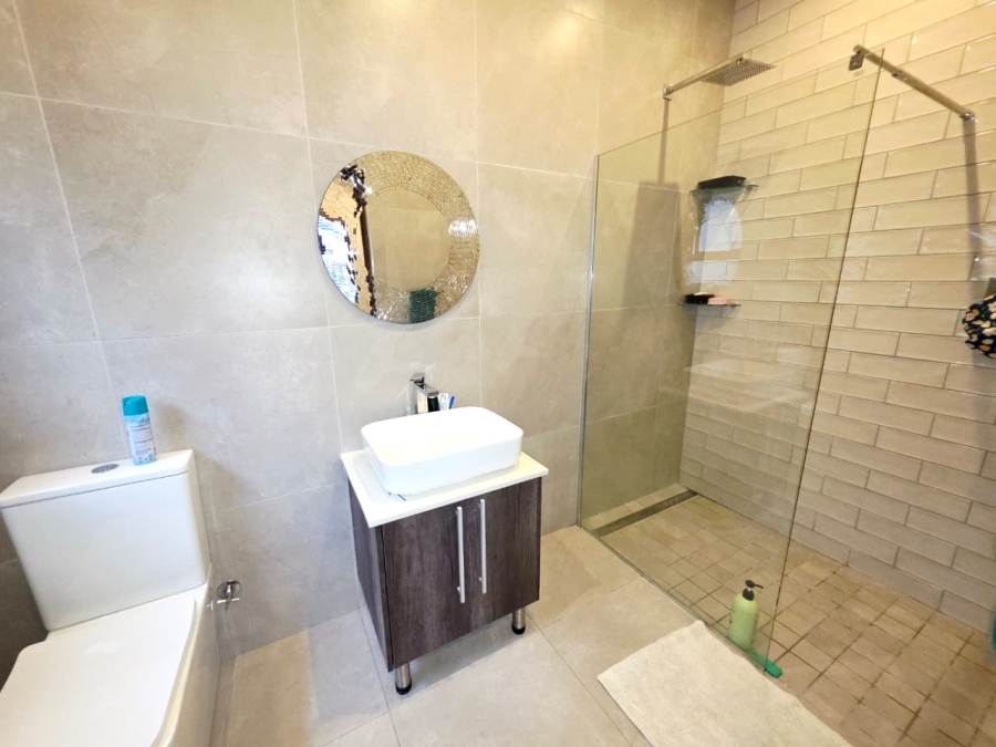 5 Bedroom Property for Sale in Sandown Western Cape
